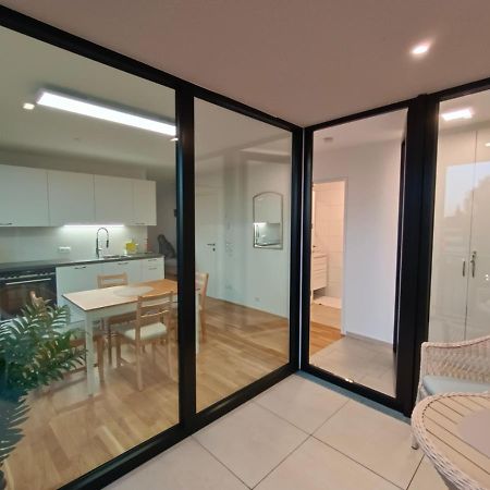 Neu Erstellte Wohnung Mit Balkon In Hard Esterno foto