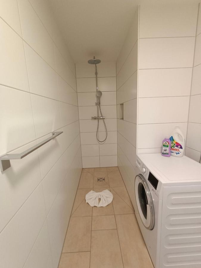 Neu Erstellte Wohnung Mit Balkon In Hard Esterno foto