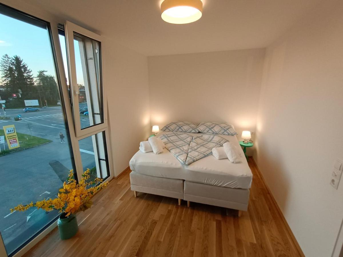 Neu Erstellte Wohnung Mit Balkon In Hard Esterno foto