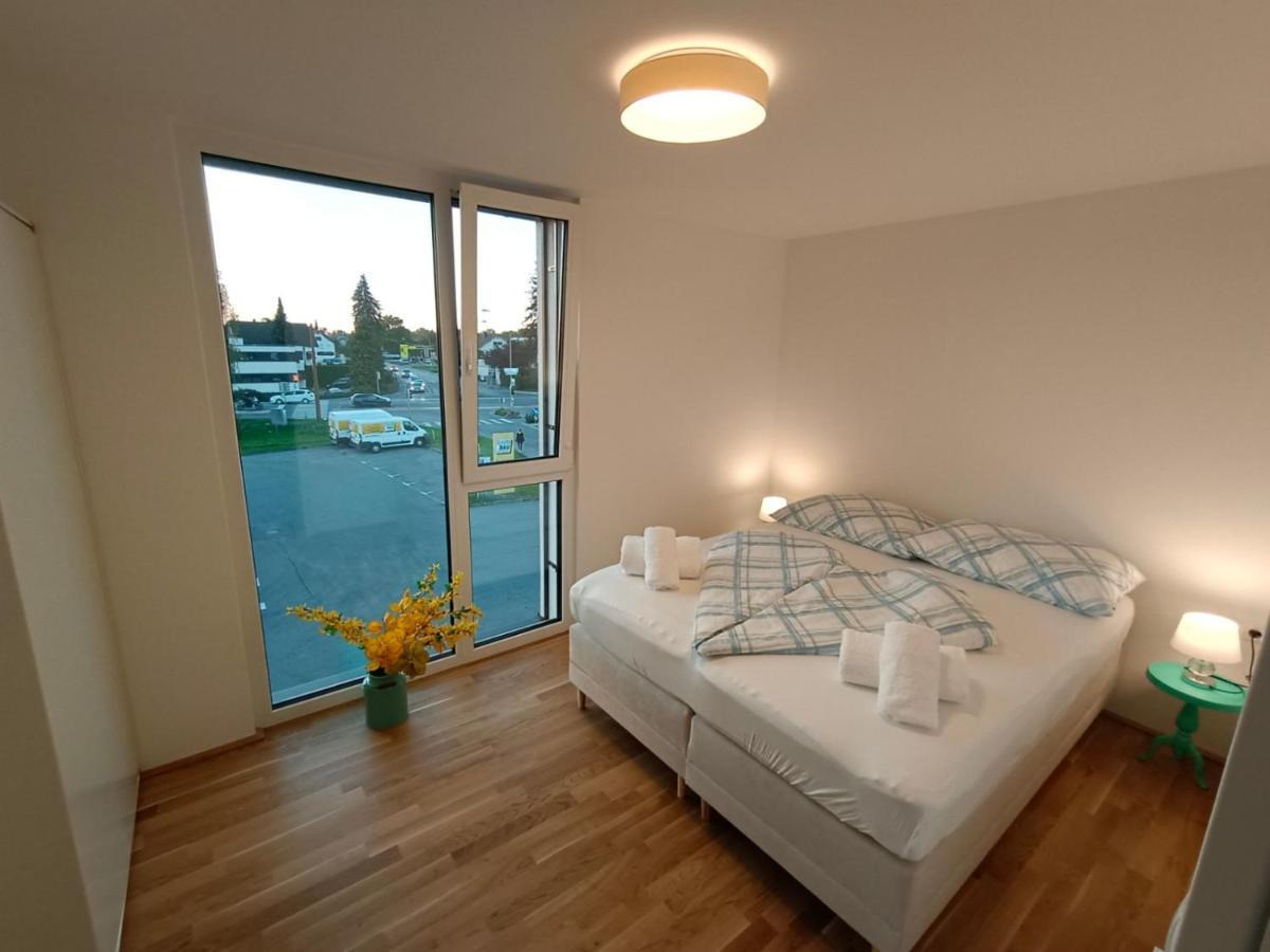 Neu Erstellte Wohnung Mit Balkon In Hard Esterno foto